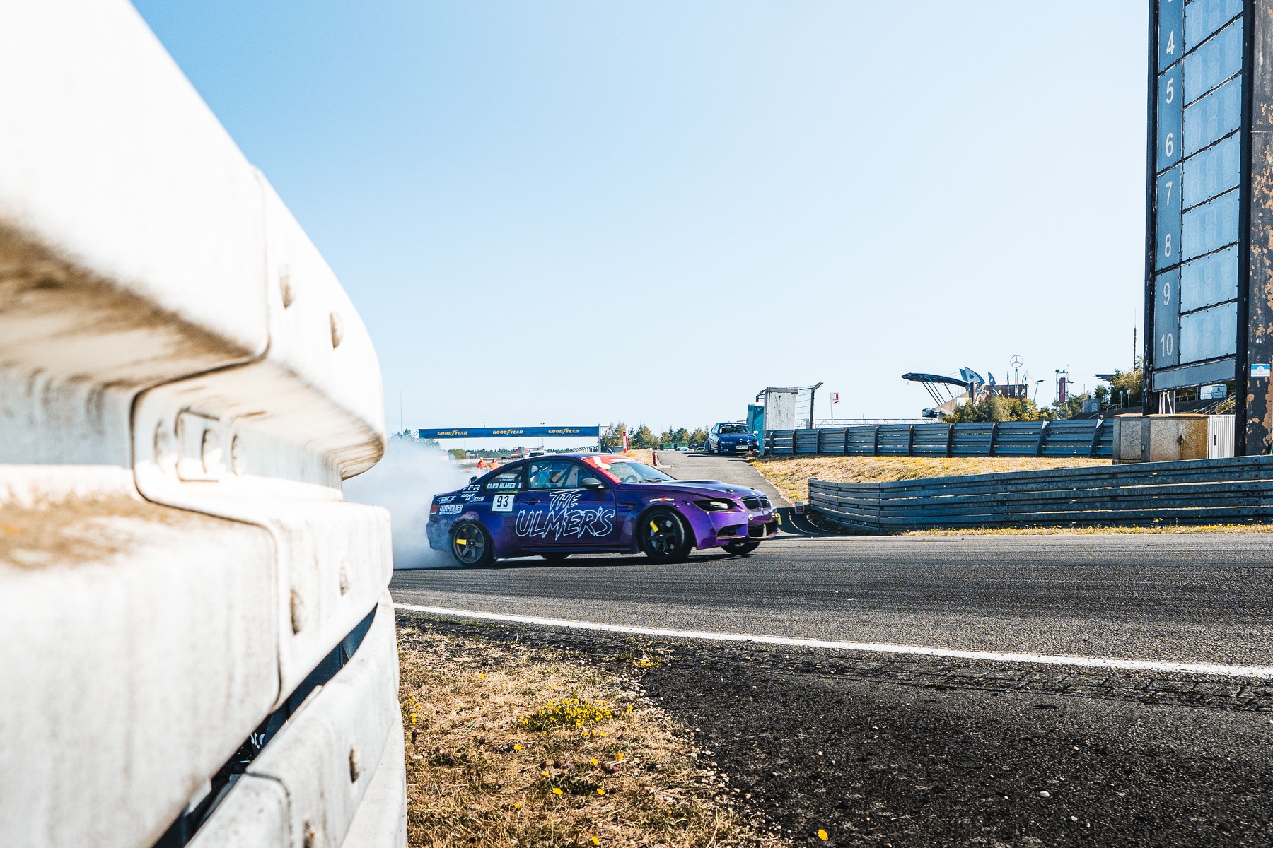 La BMW E92 violette de Cléa Ulmer en drift au Nürburgring