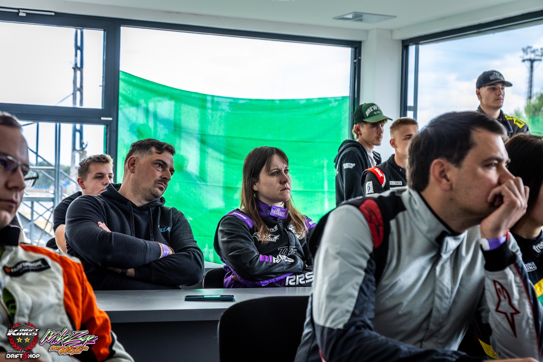 Cléa Ulmer pendant le briefing des pilotes Drift Kings
