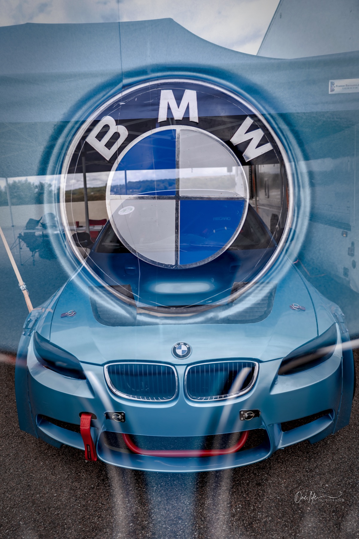 Composition photographique autour de la BMW E92 bleue de Nicolas Ulmer